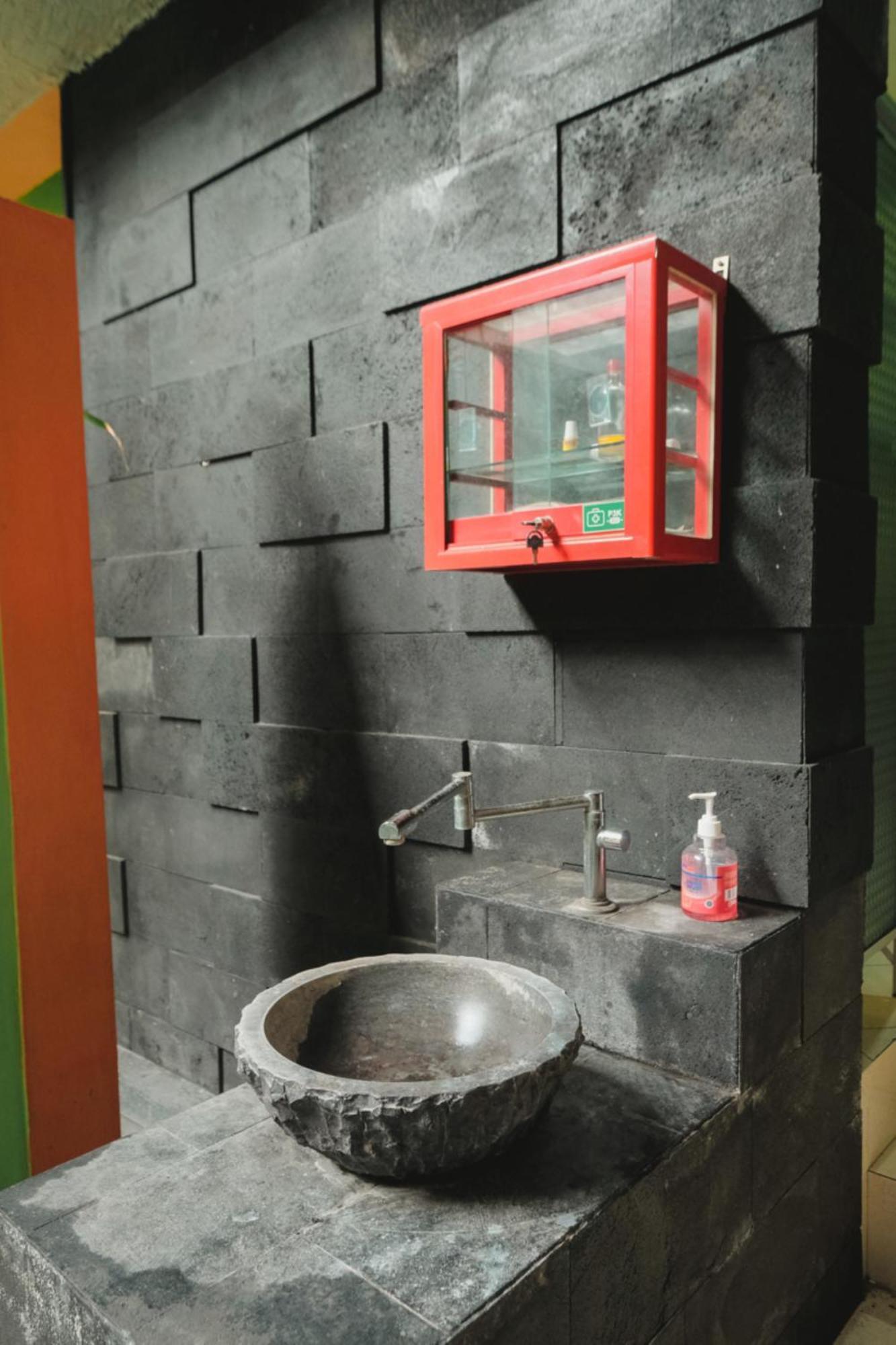 Homestay Simply Homy Jogja Dekat Gembira Loka Zoo Джокякарта Екстериор снимка