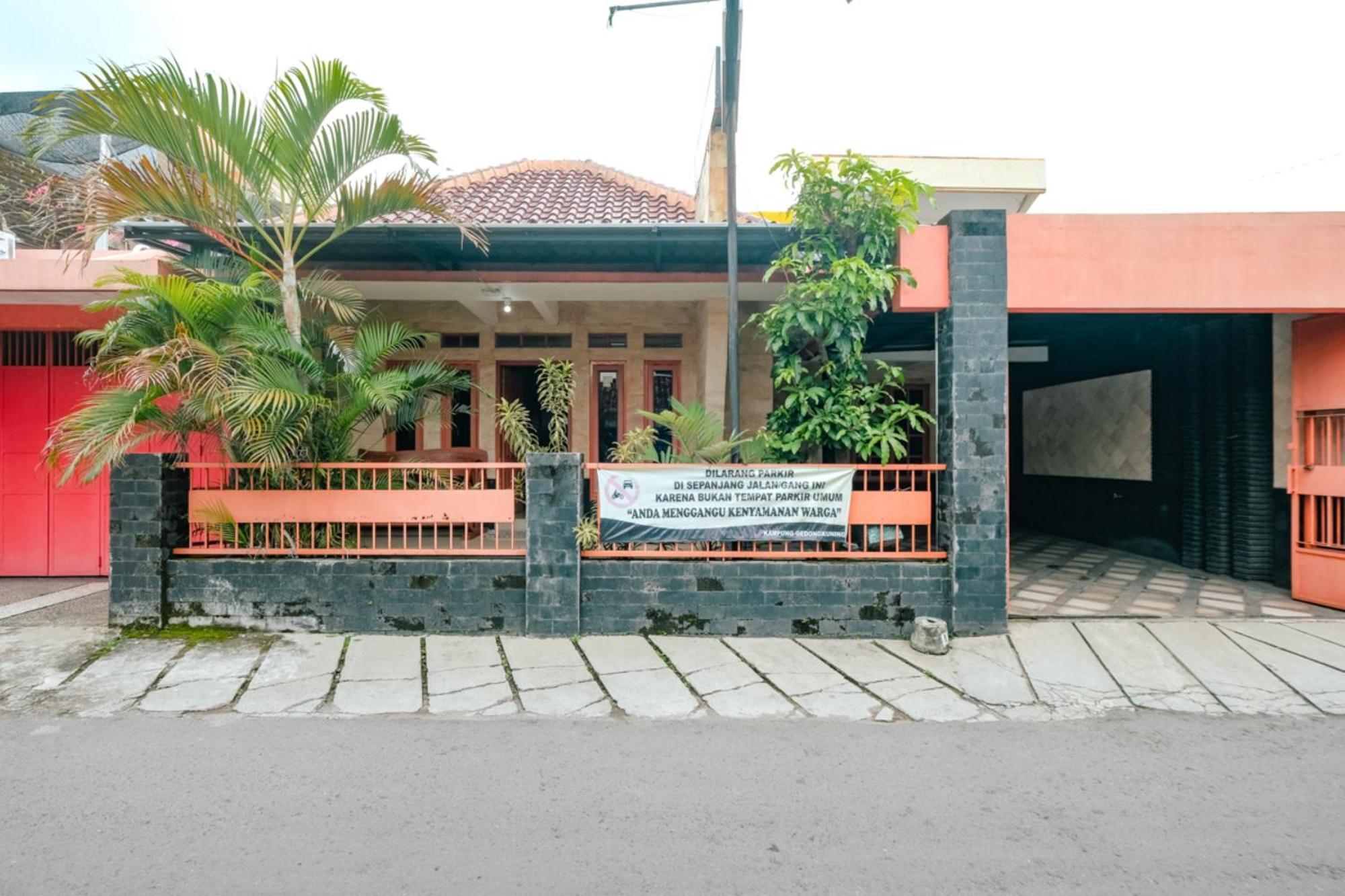 Homestay Simply Homy Jogja Dekat Gembira Loka Zoo Джокякарта Екстериор снимка